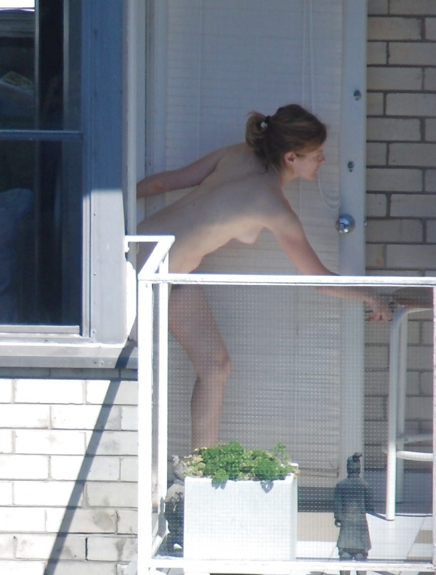 подглядывать в окна за голыми девками фото 65