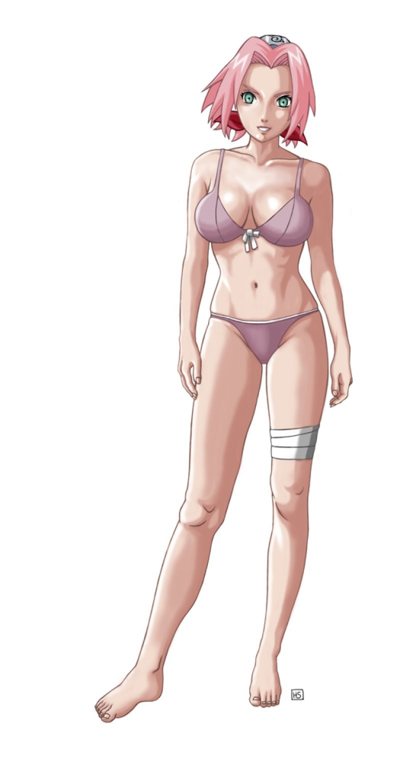 Женщина в профиль в полный рост платье