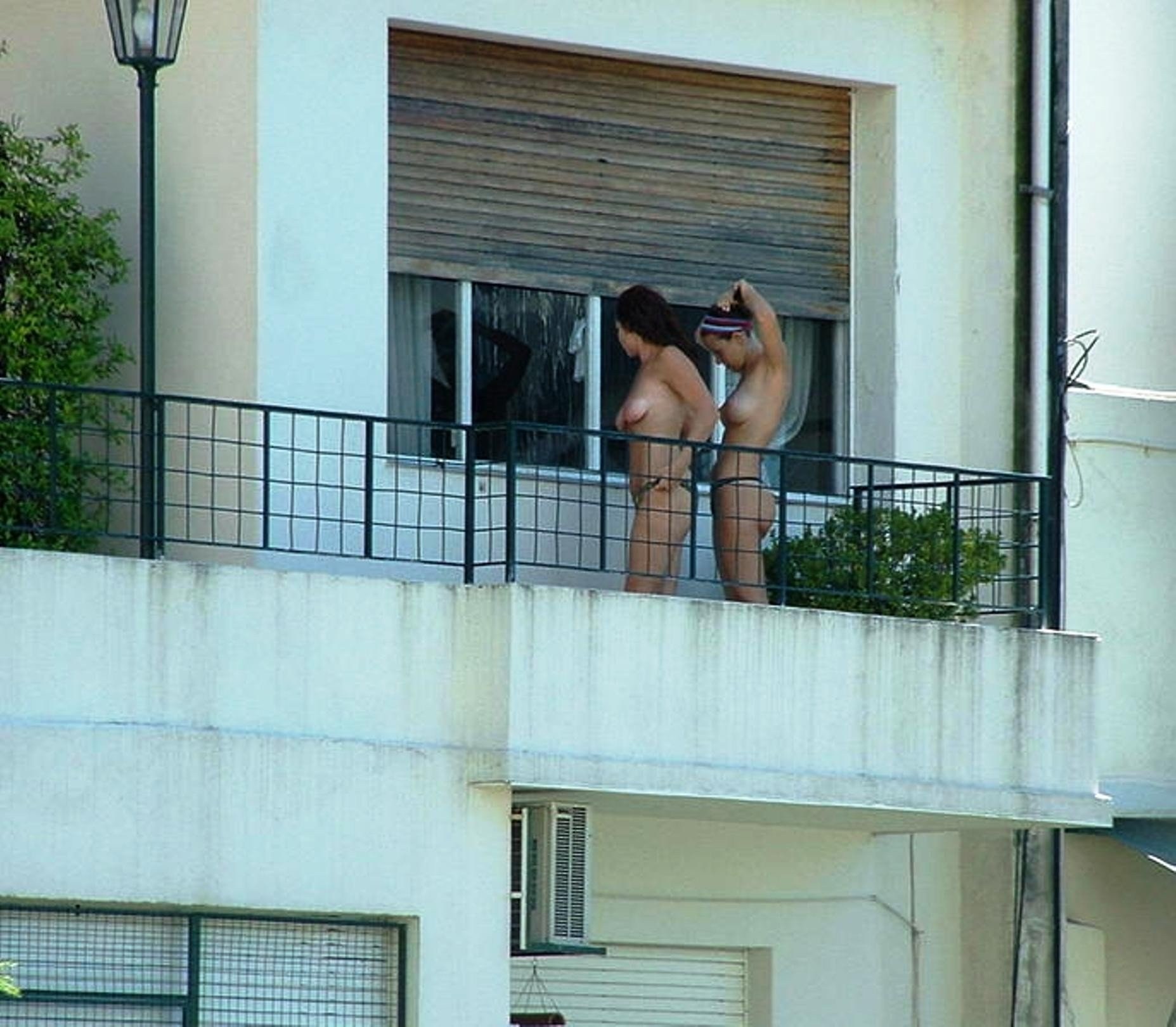 Порно голая соседка переодевается в окне - фото секс и порно balagan-kzn.ru