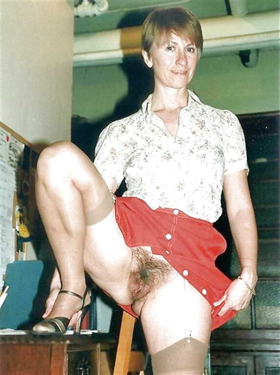 Старые женщины без трусиков