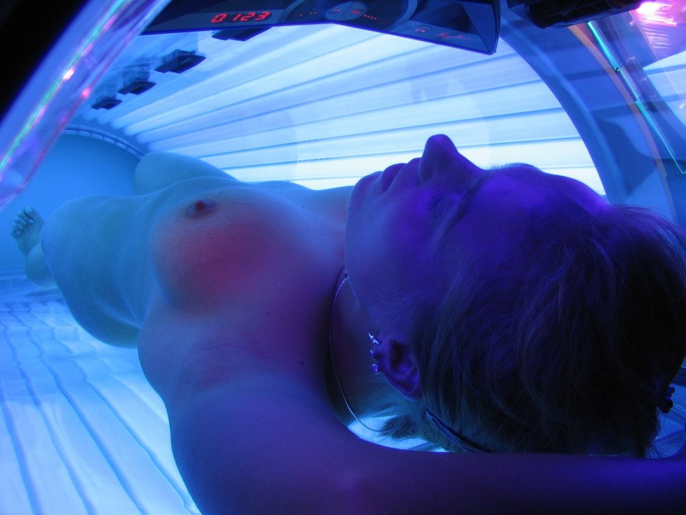 Выебал телку в солярии