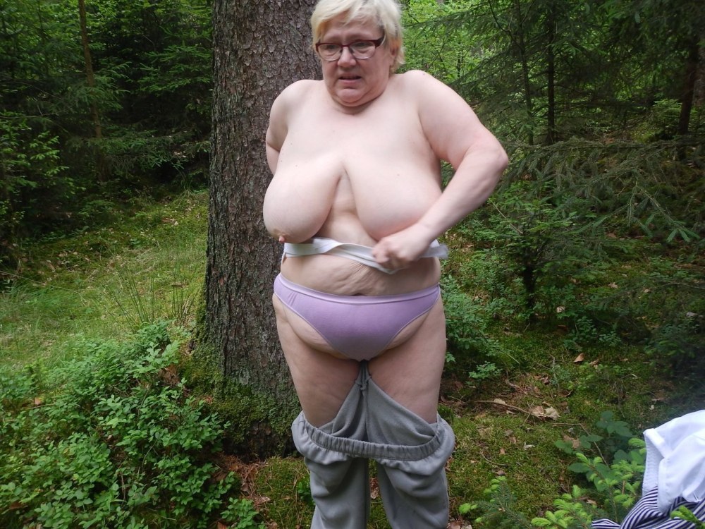 Голая деревенская жирная старушка