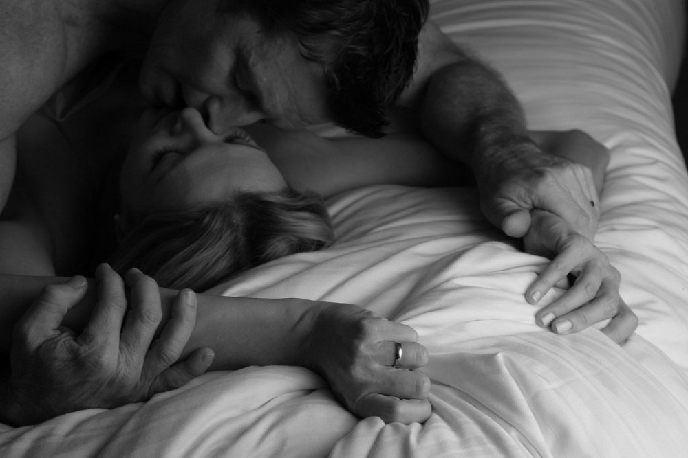 Объятия в постели