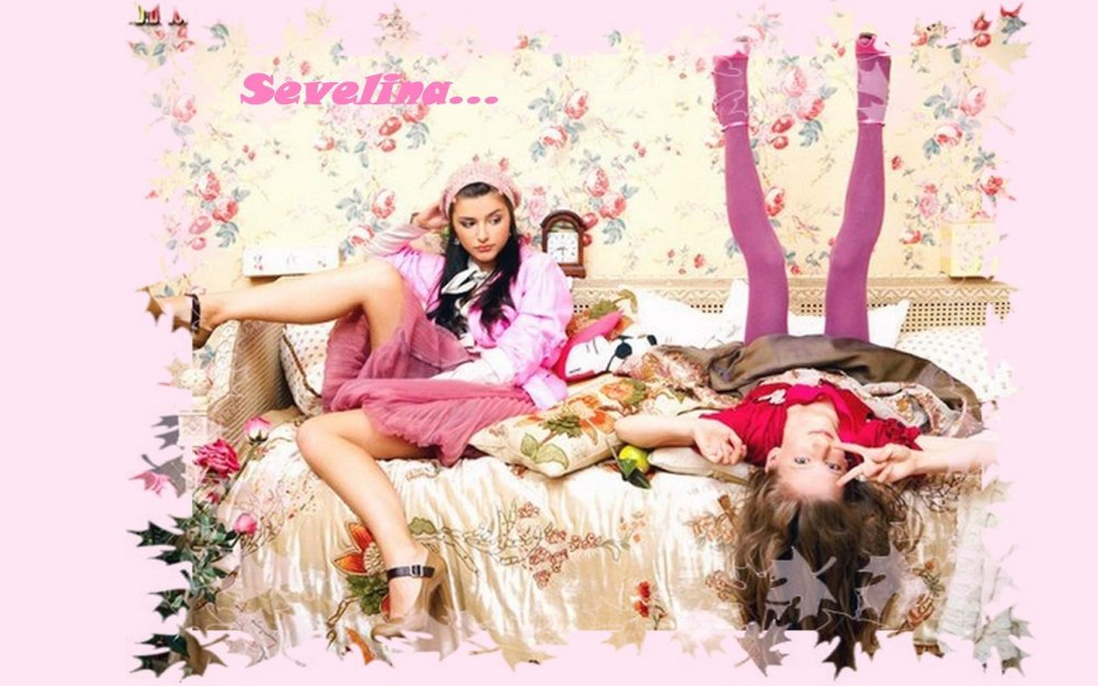 Лиза Арзамасова в купальнике