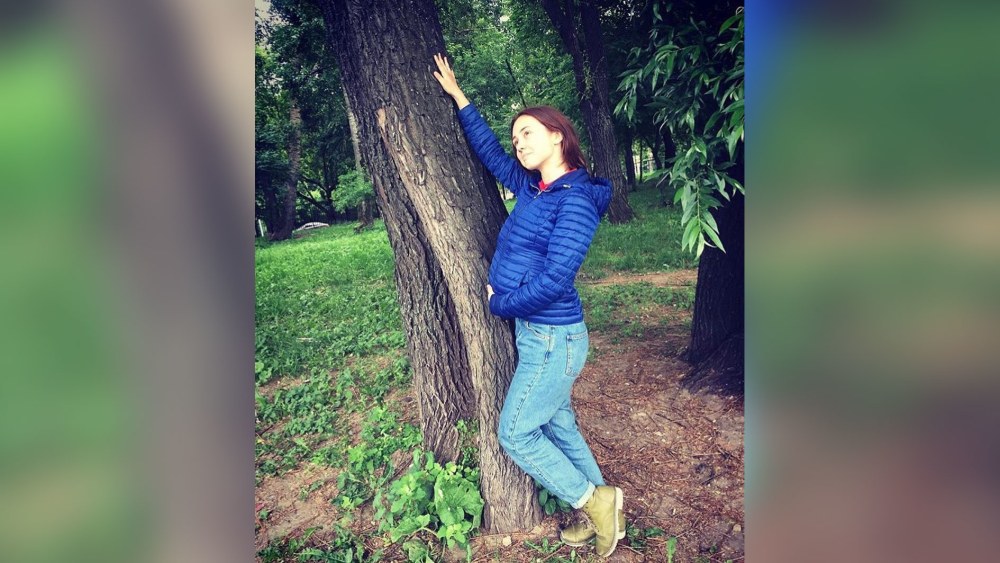 Кнопка плей без фона белая