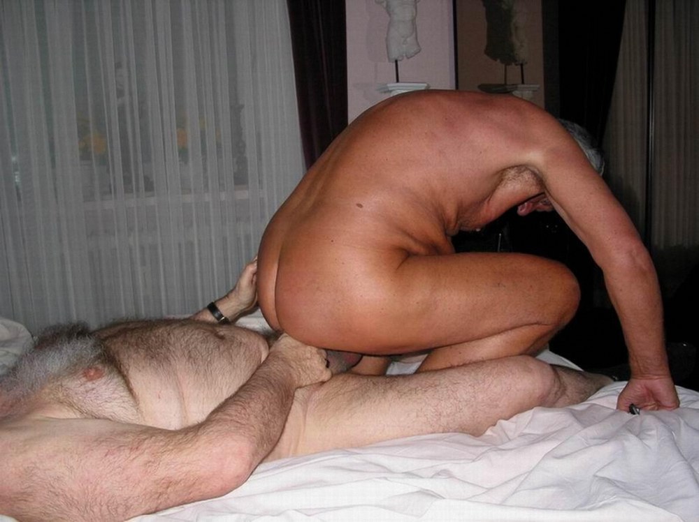 Голые взрослые мужчины домашнее