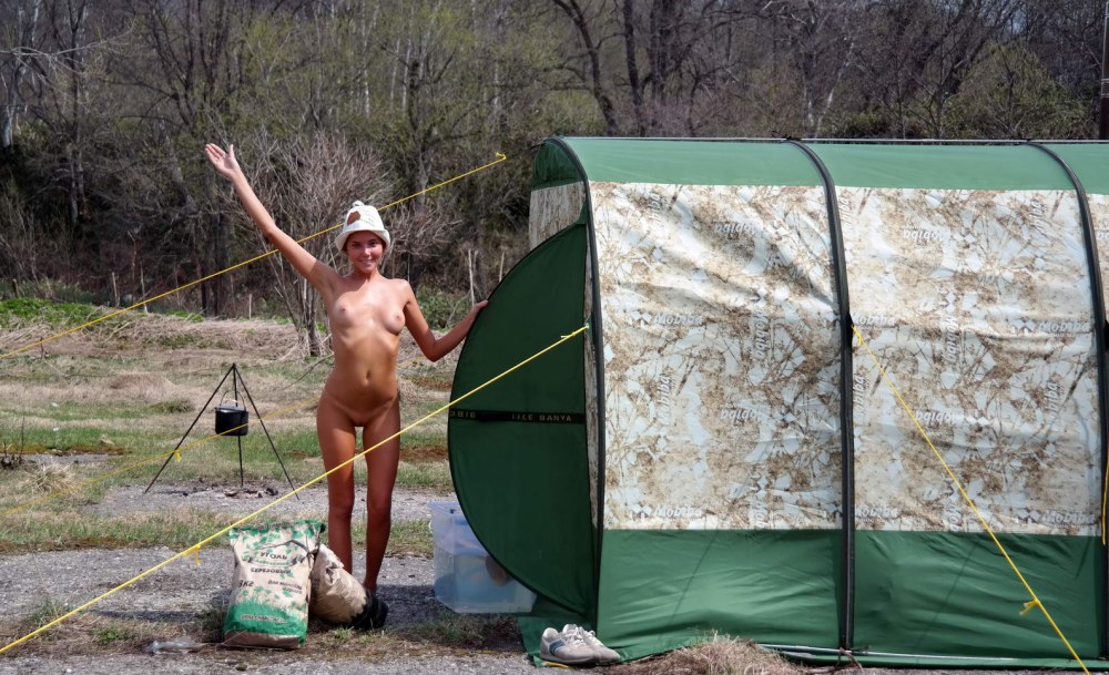 Голые бабы в походной бане