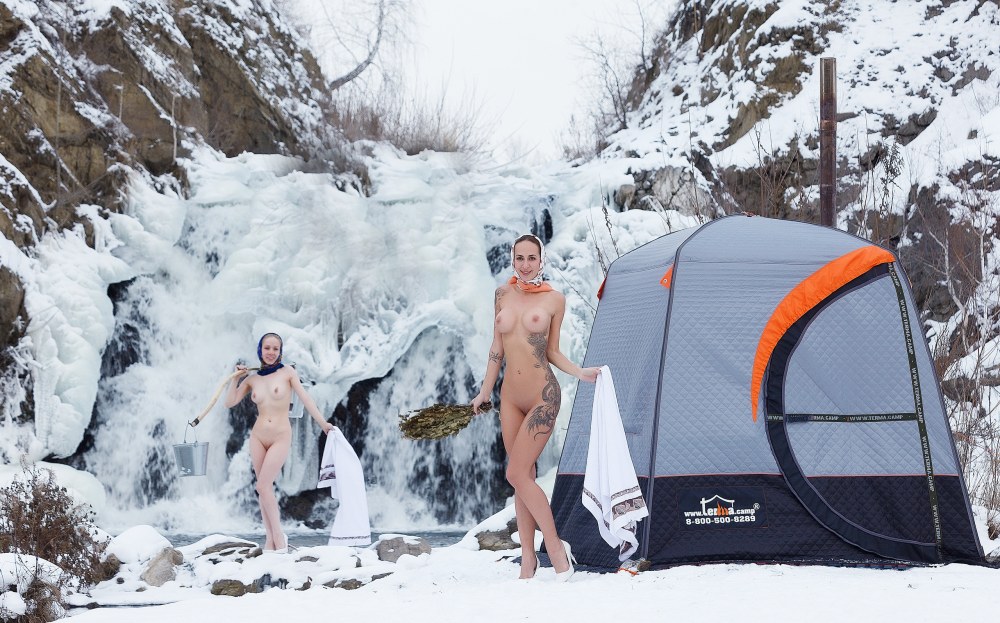 Голые женщины в турпоходе