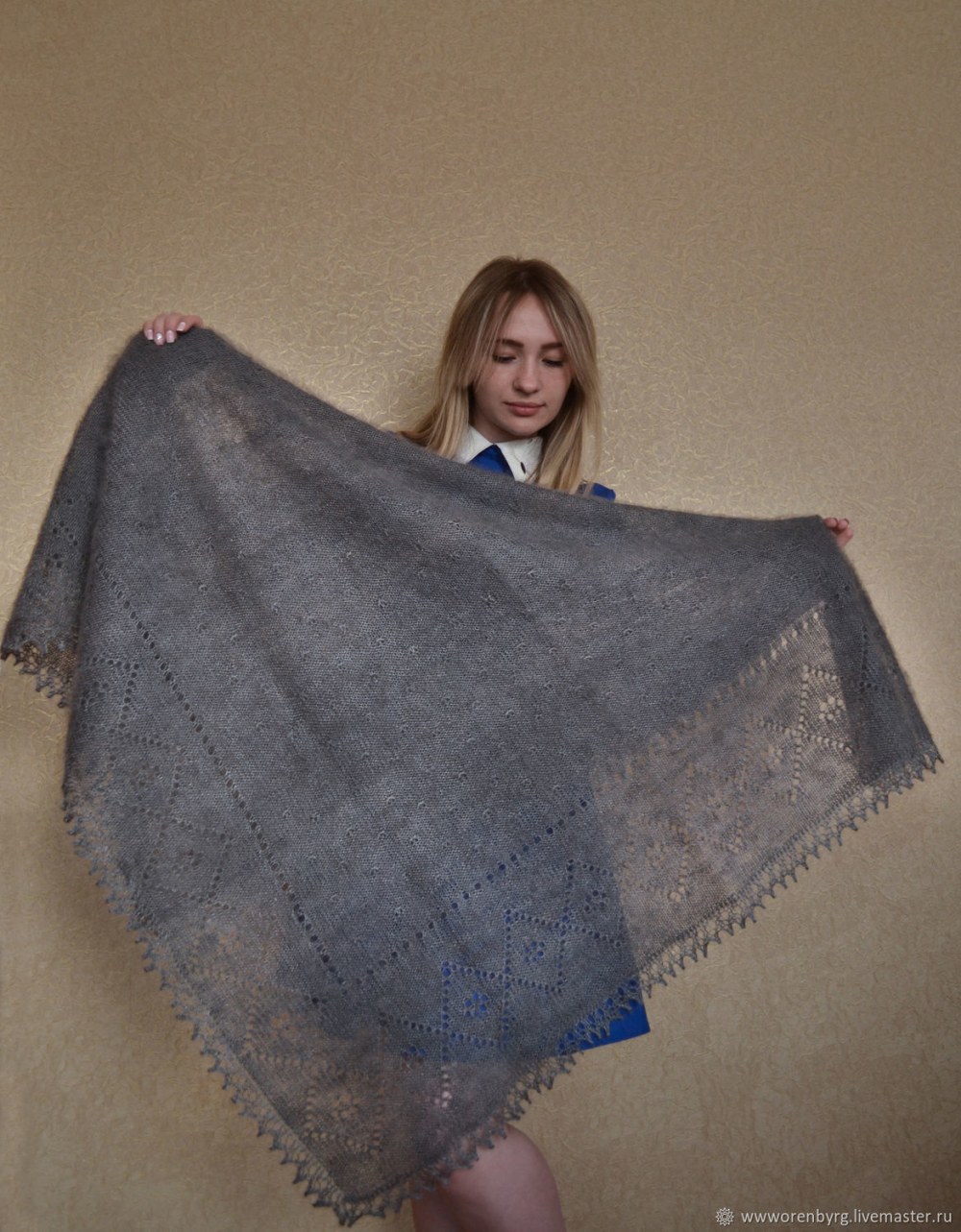 Розовый пуховый платок