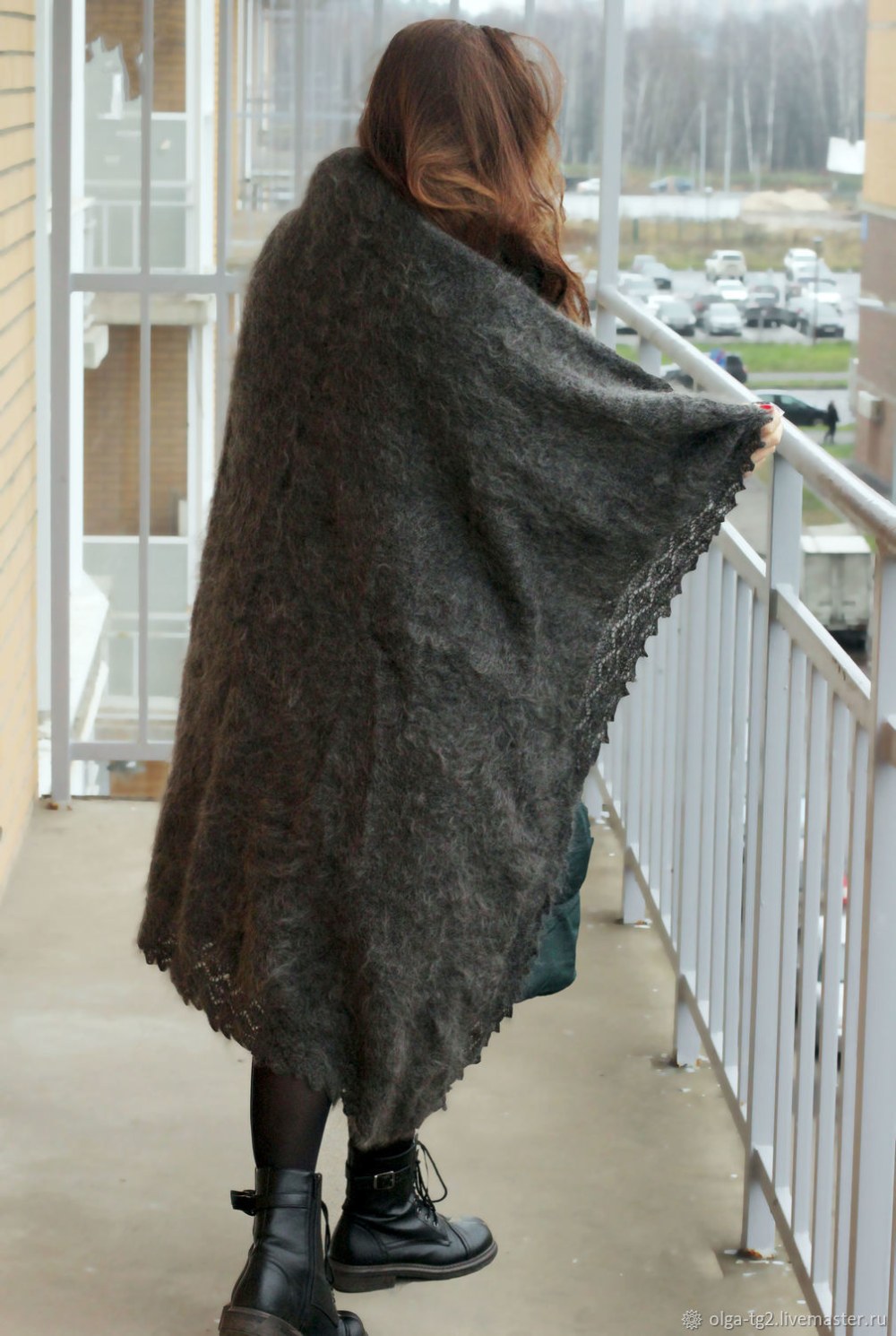 Портрет девушки в пуховом платке