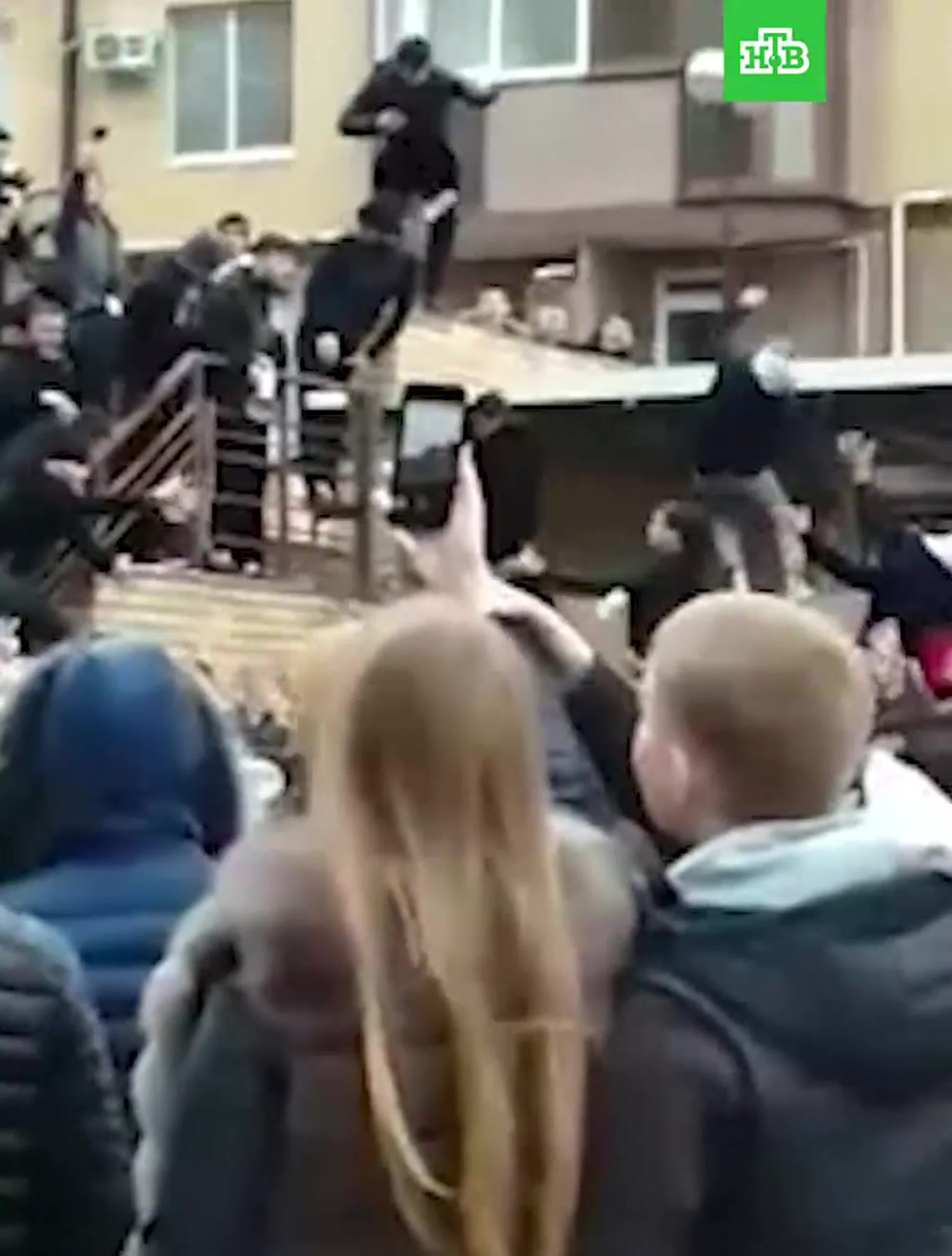 Ебут анну ермолову с города волгодонска толпой