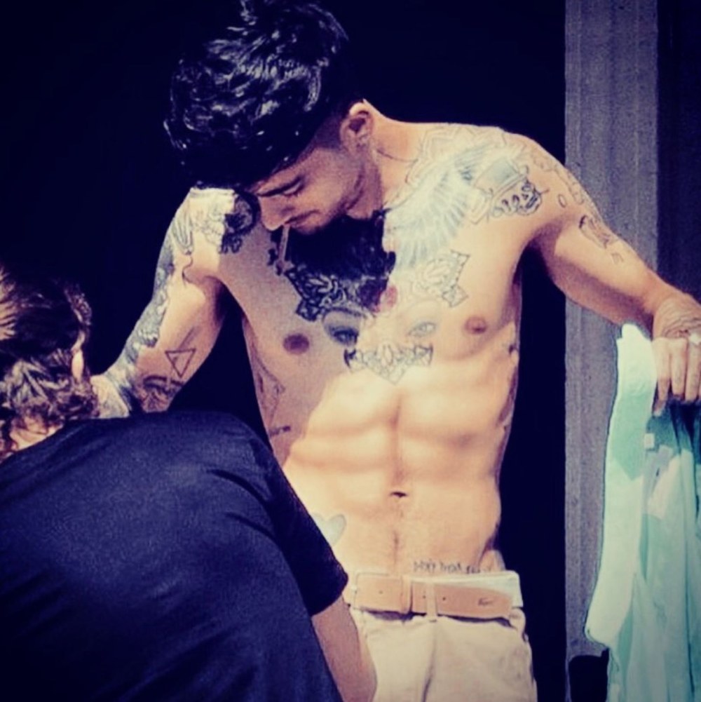 Зейн Малик в клипе Кисс ю