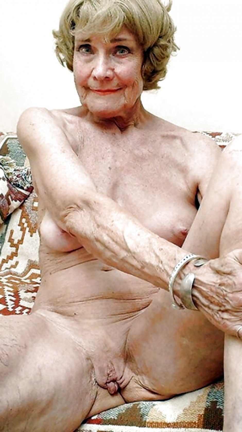 Старые дряхлые бабульки раздевание (66 фото) - порно и фото голых на 69bong.ru