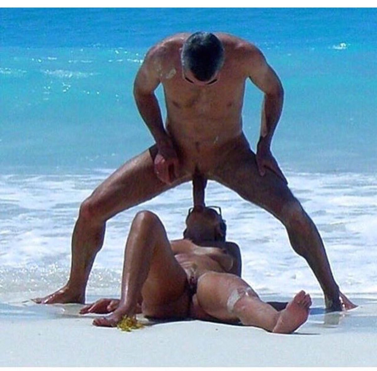 парни на пляже с голыми членами фото 102