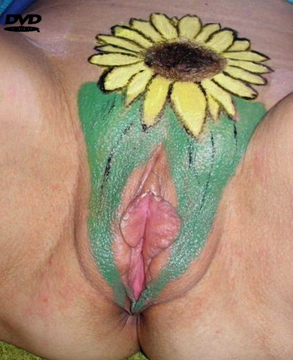 Бодиарт на женских гениталиях