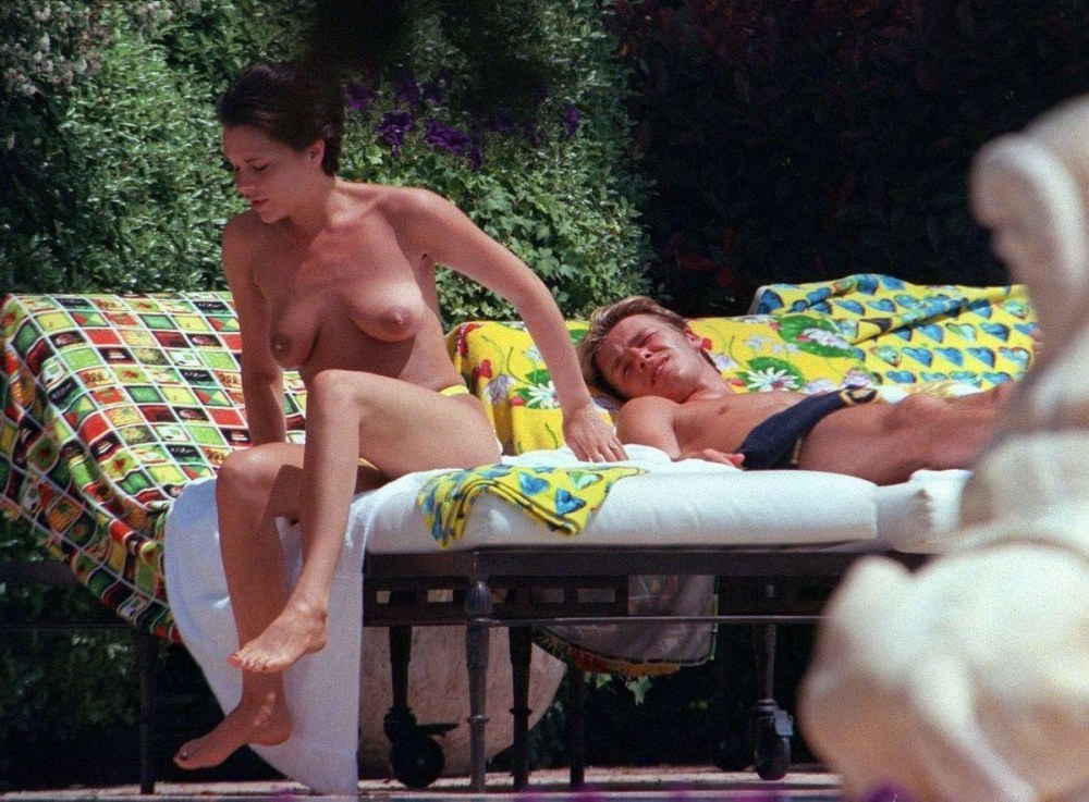 Голая в машине застукали