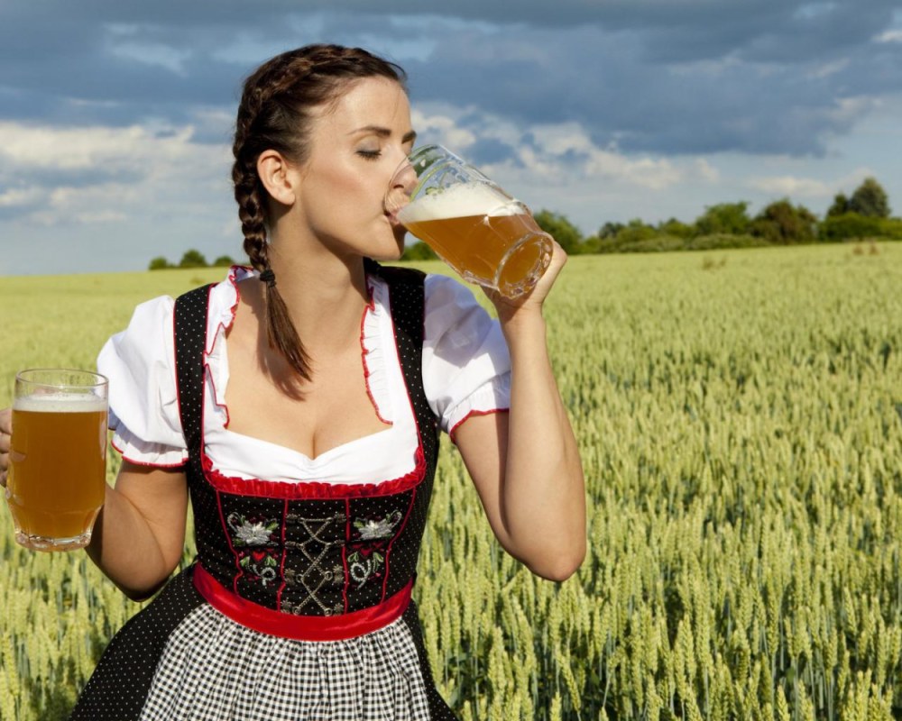 Октоберфест девушки дирндль