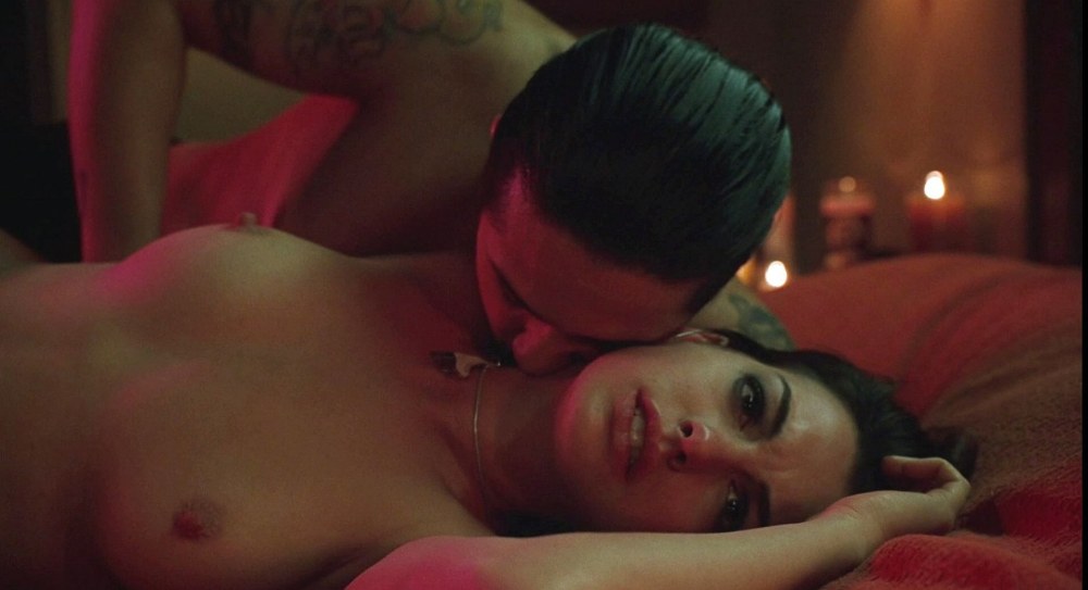 Ив хьюсон секс сцены