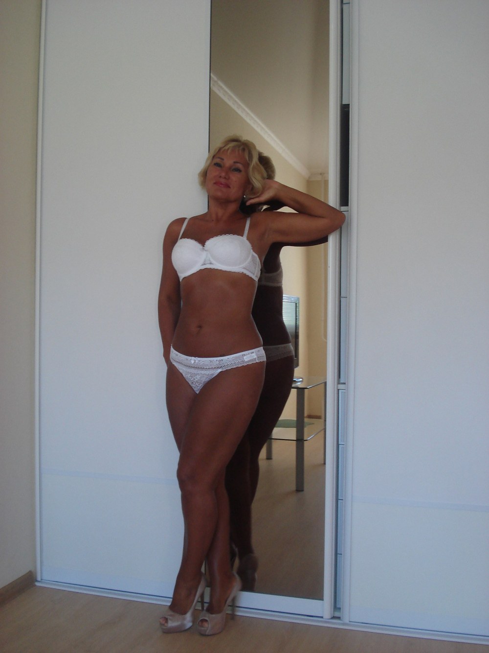 Irina j, Isida
