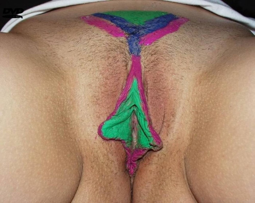 Девушки бодиарт ню на публике