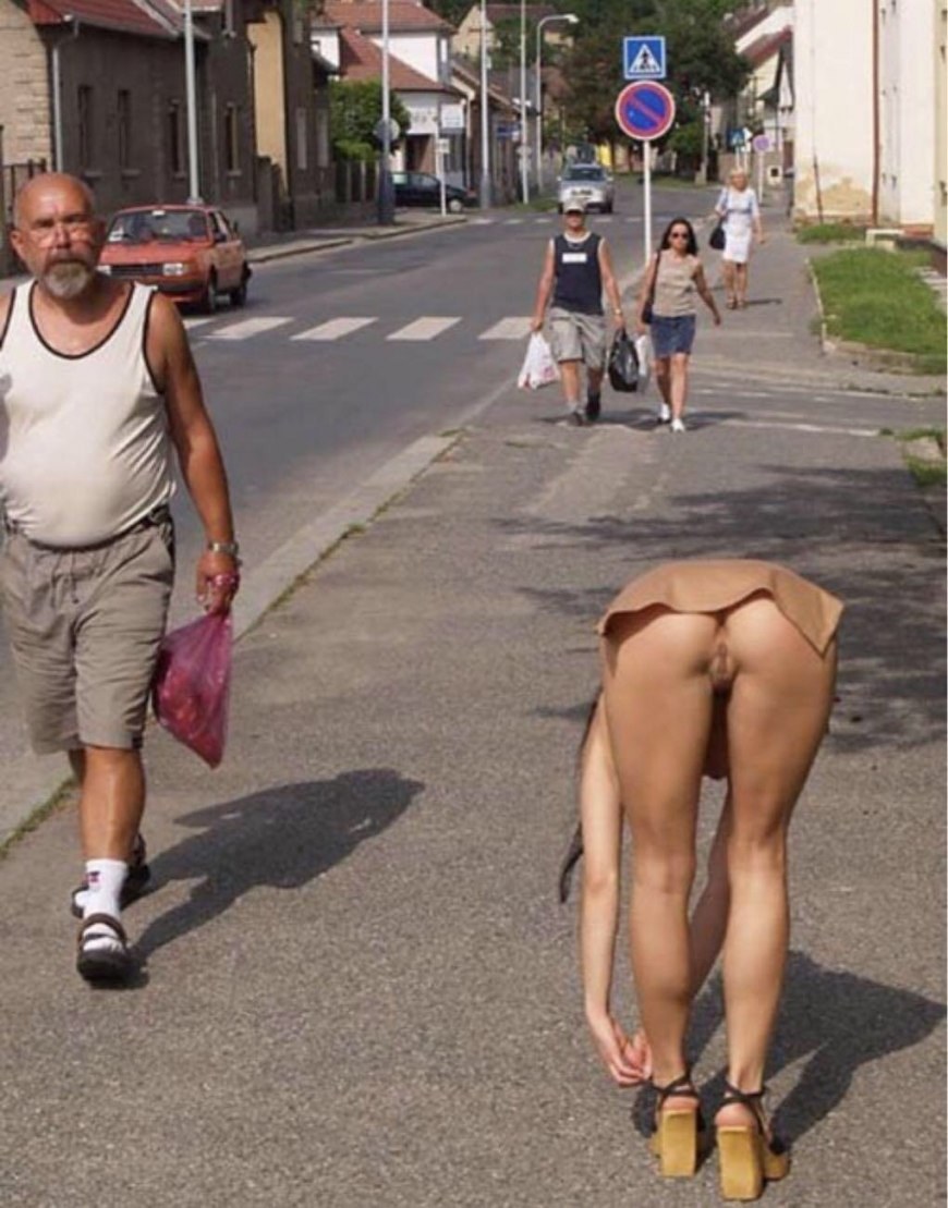 Большие задницы мамок в юбке