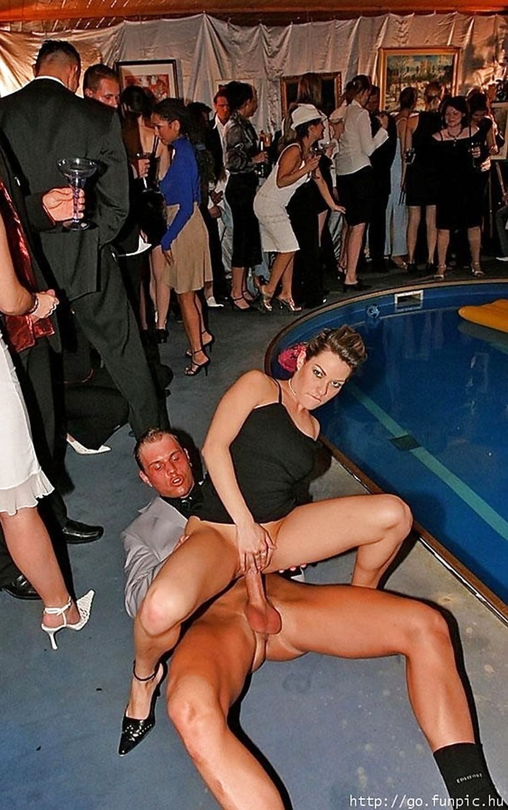 Публичный трах на сцене