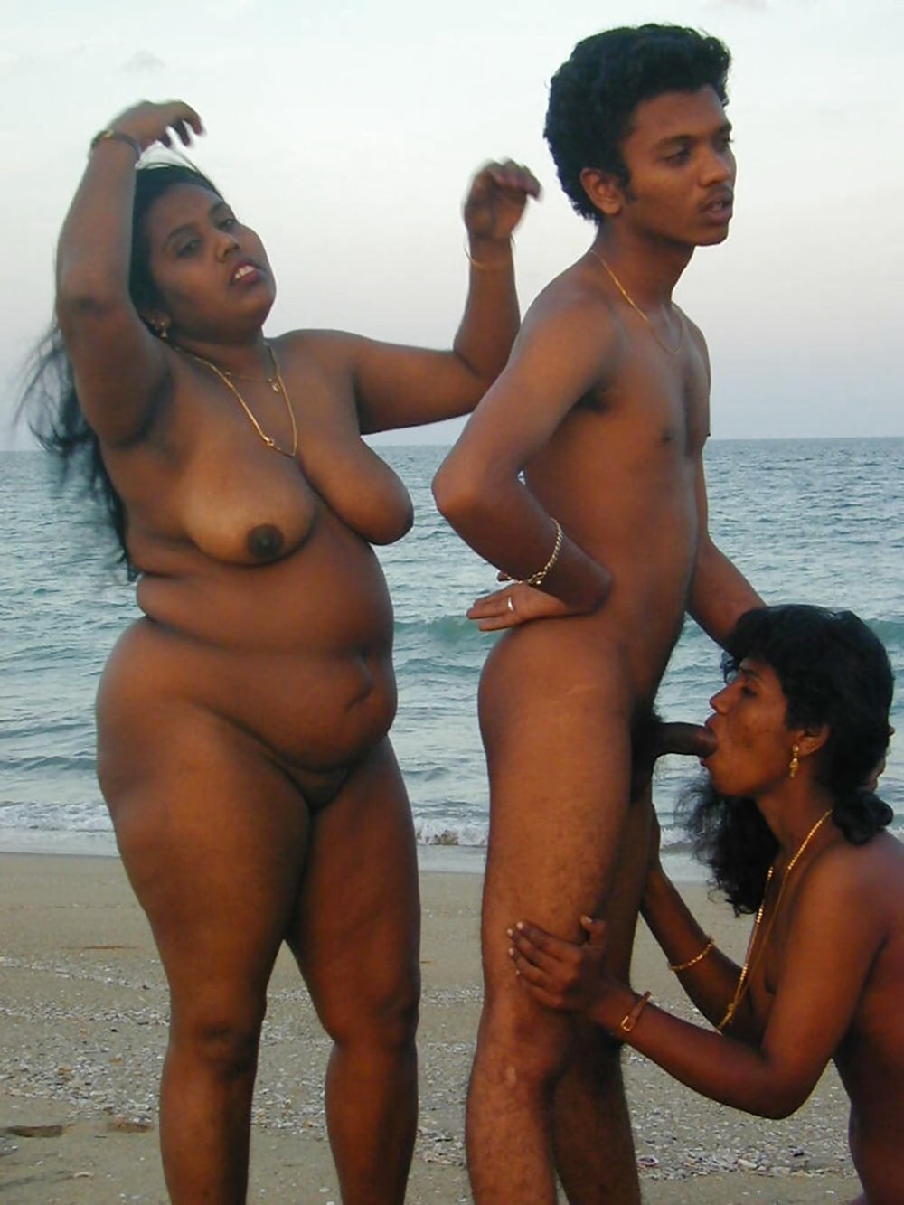 порно на индийском пляже (120) фото