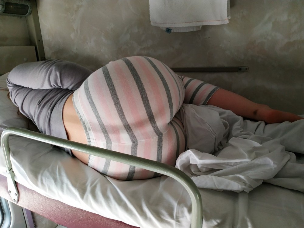 Девушки в плацкарте