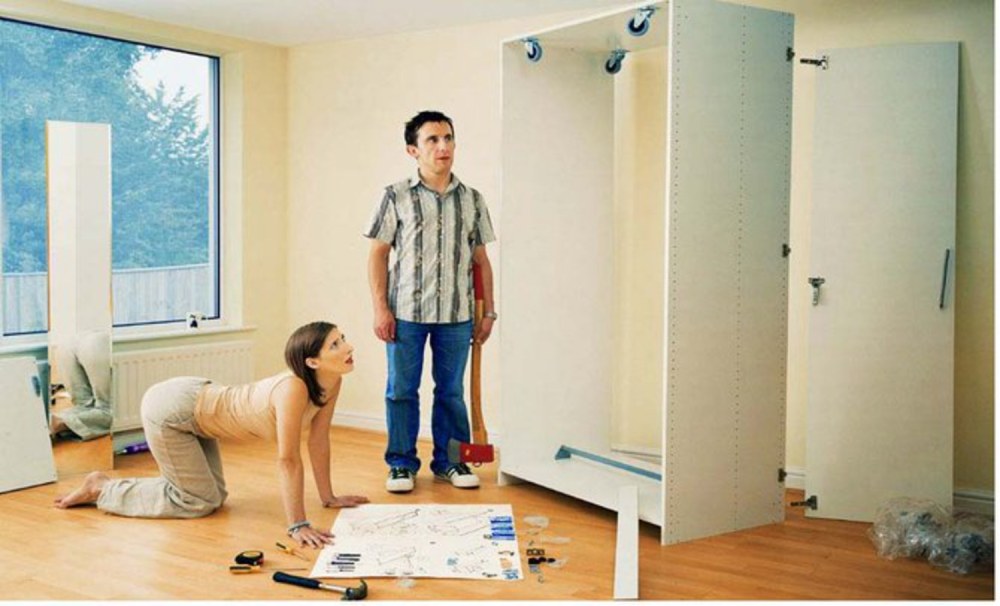 Сборщик мебели прикол