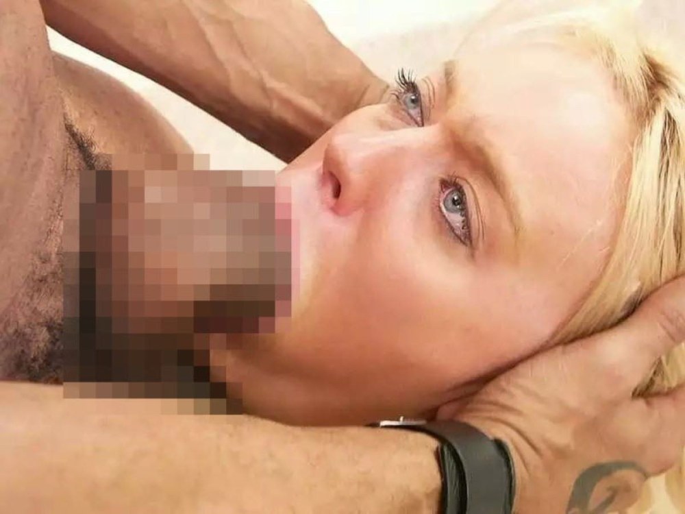 Огромный член кончает в рот