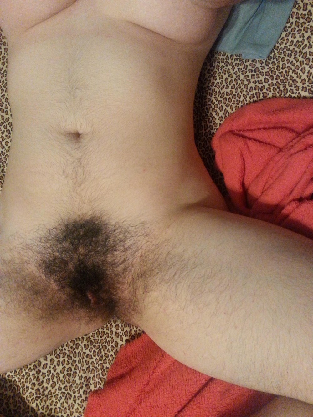 Голые женщины с волосатым животом