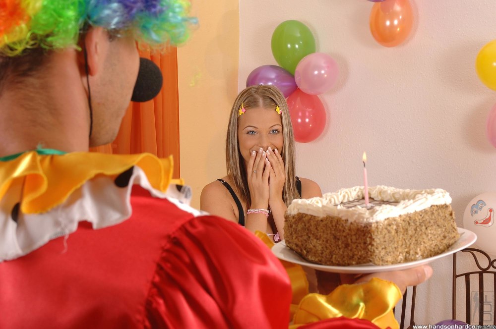 На празднике секси Милы