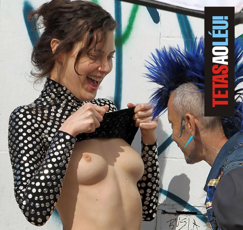 Девки засветились свои попки