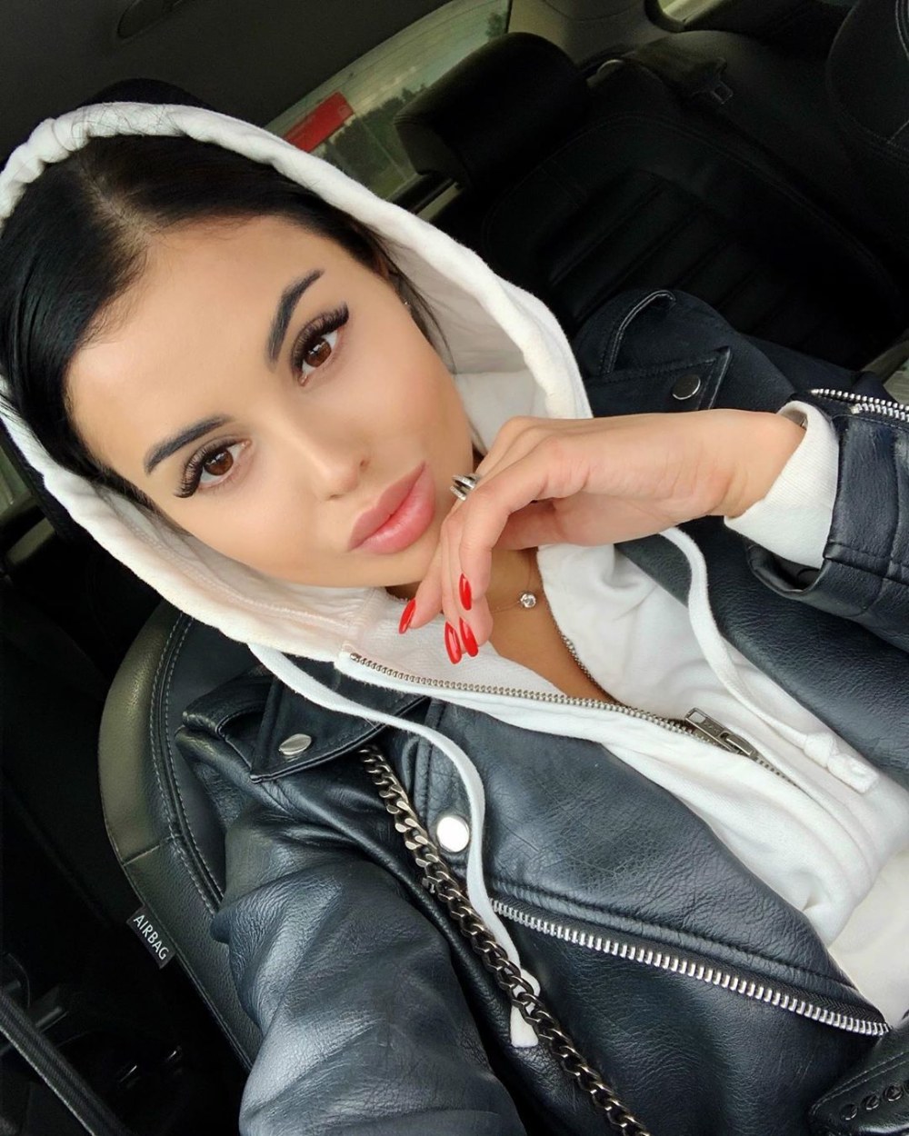 Яна Шалфеева