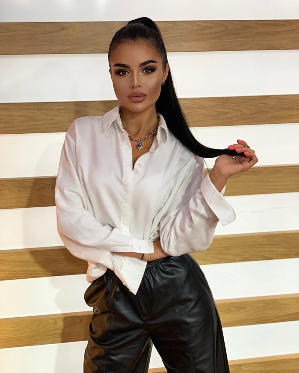 Яна Байрамклычев Инстаграм