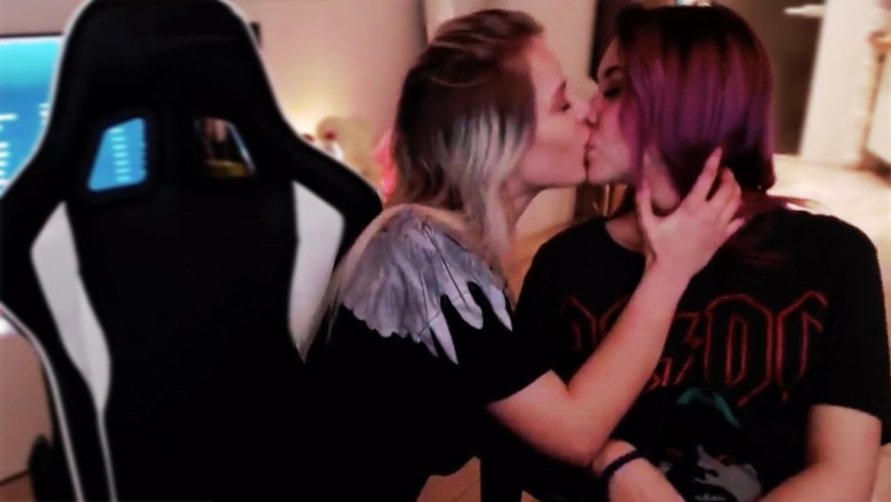 Забыла выключить стрим xxx