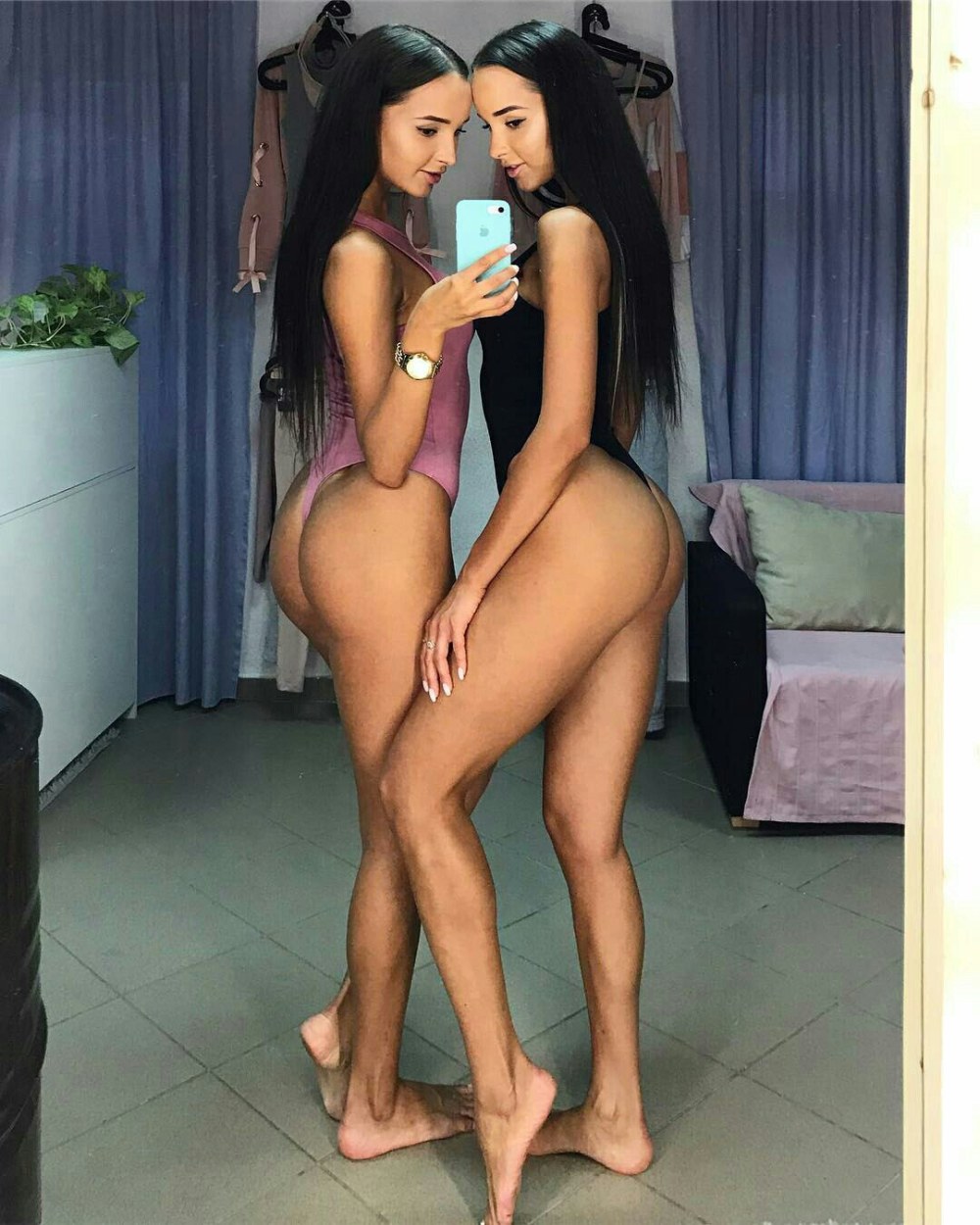 Слив онлифанс близняшек adelalinka