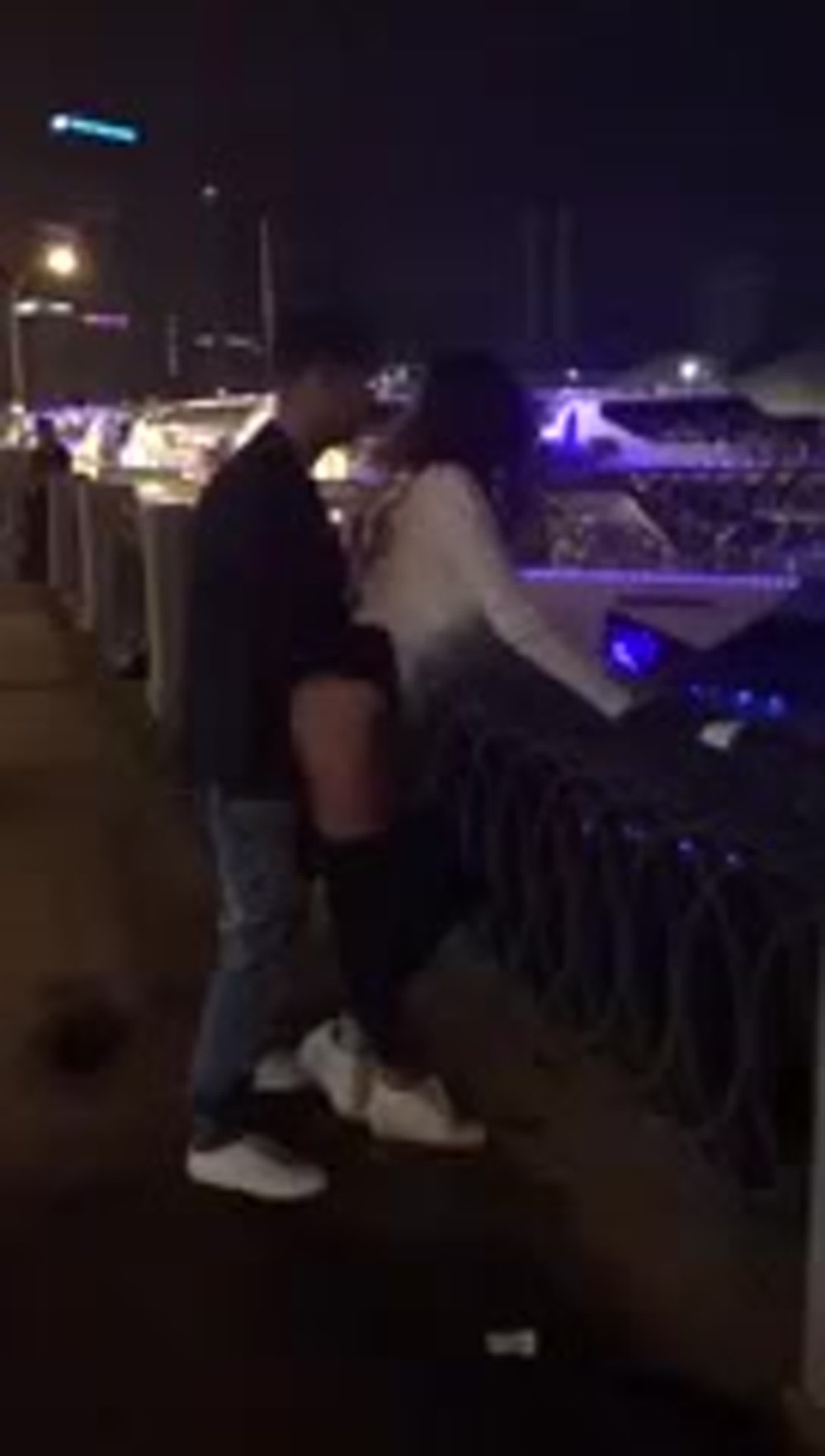 Private брюнетку в анал на лужайке