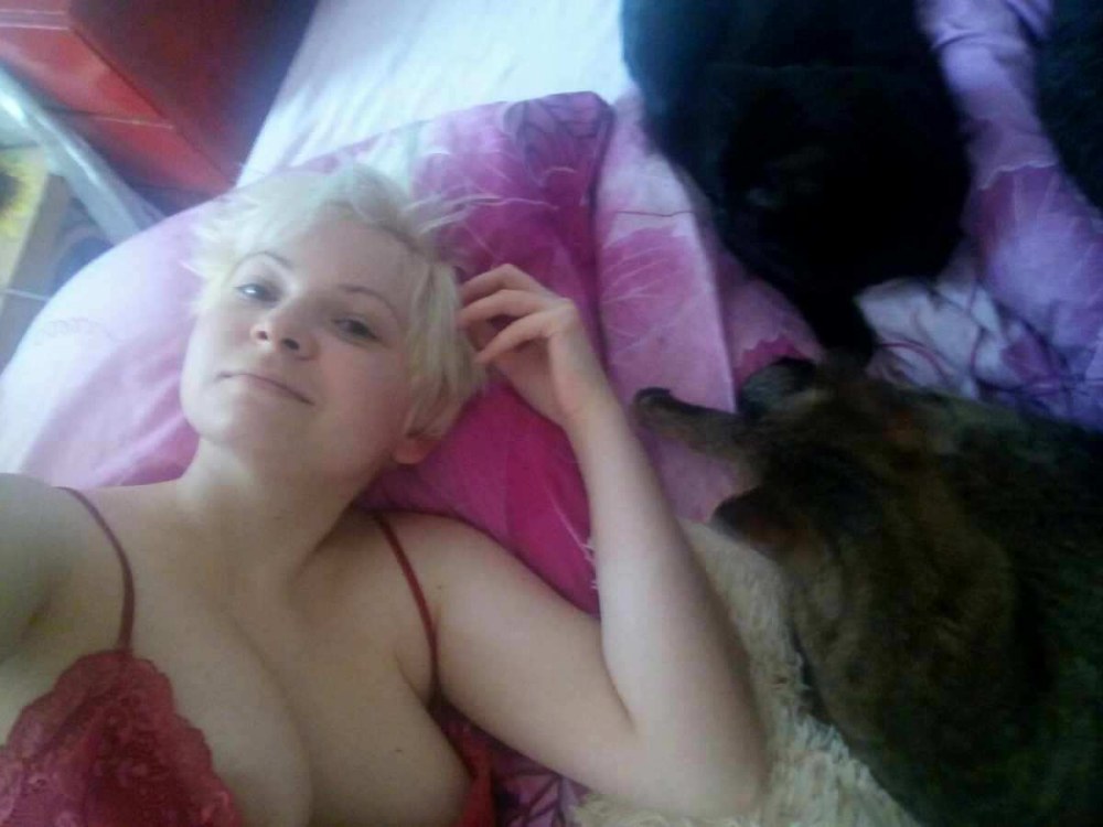 Алиса еще порнографию голую абсолютно голую