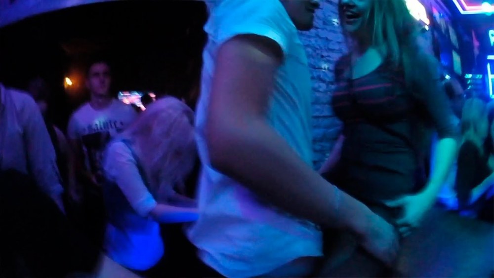 Мокрые трусики крупным планом