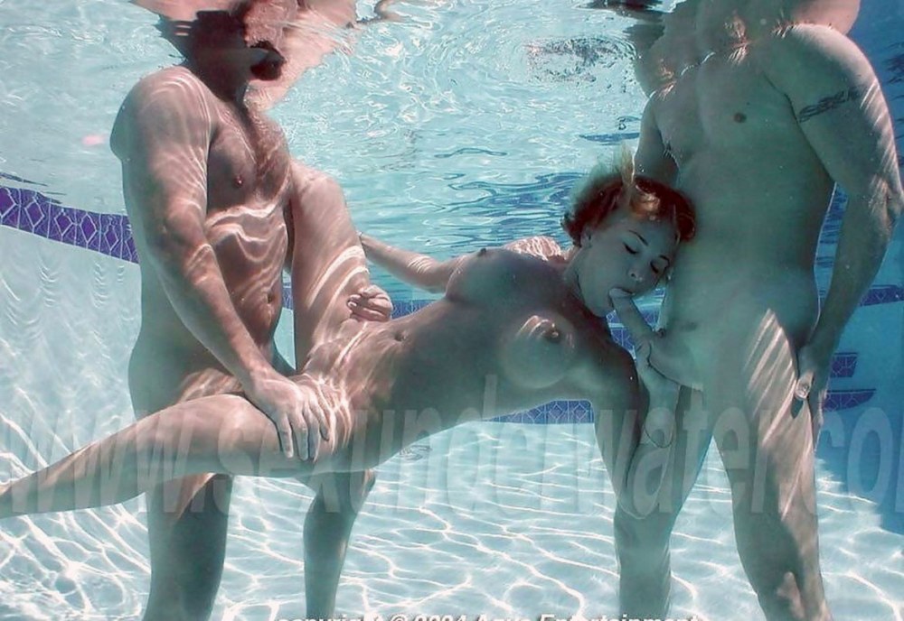 Красивый секс в воде