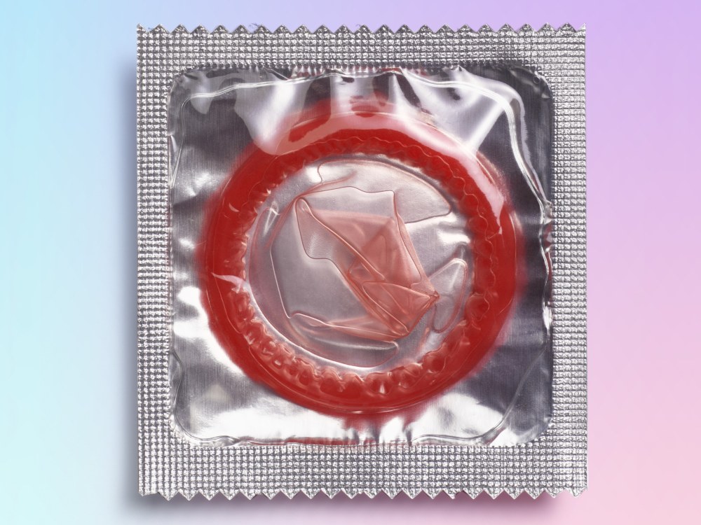 Плакат use condoms