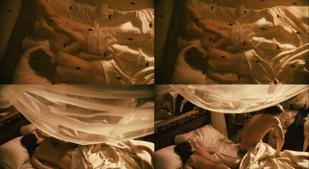 Хилари Суонк голая в фильме