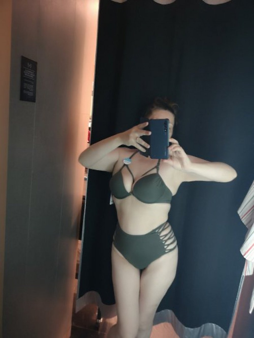 Селфи полненькая в юалье