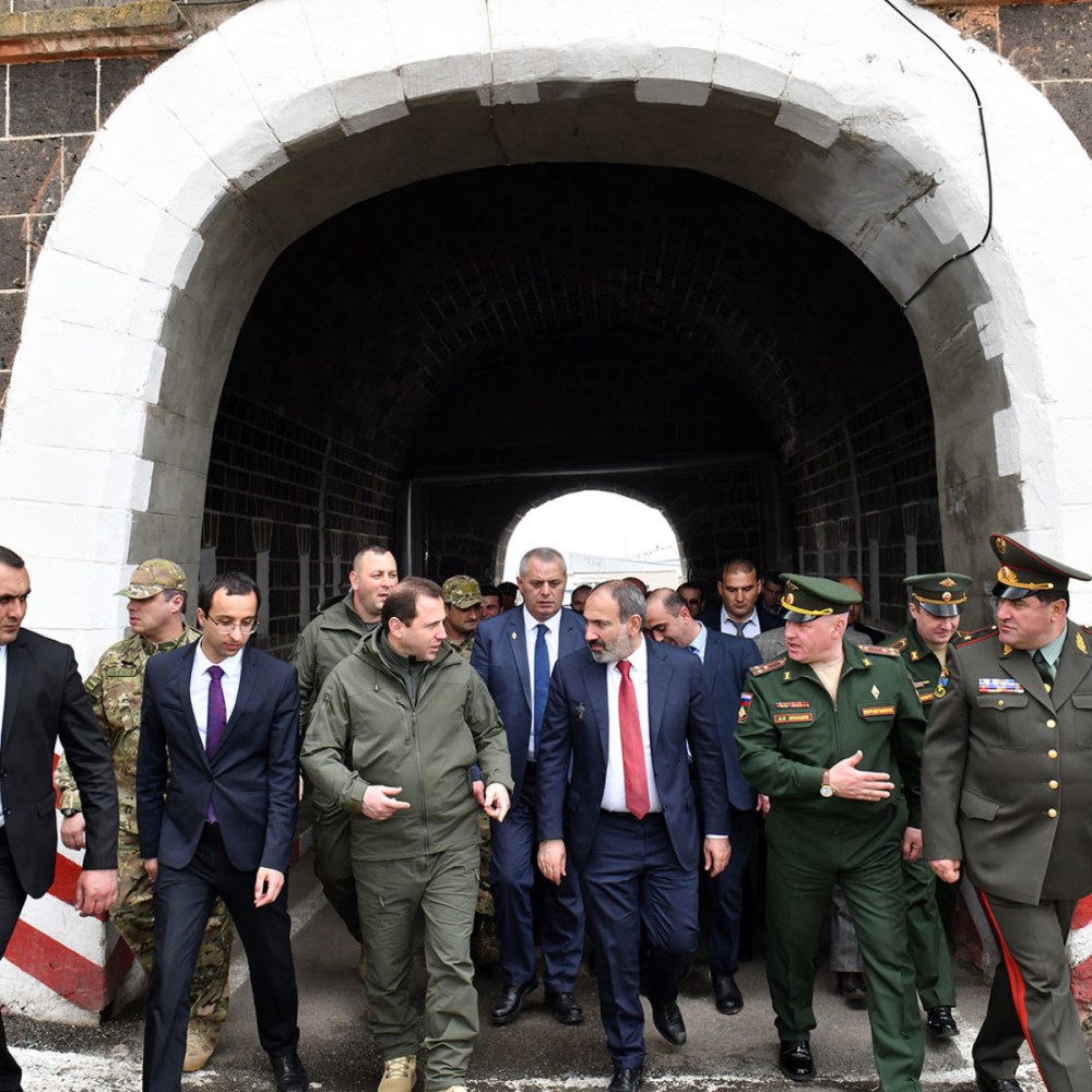 Мать Грузия памятник