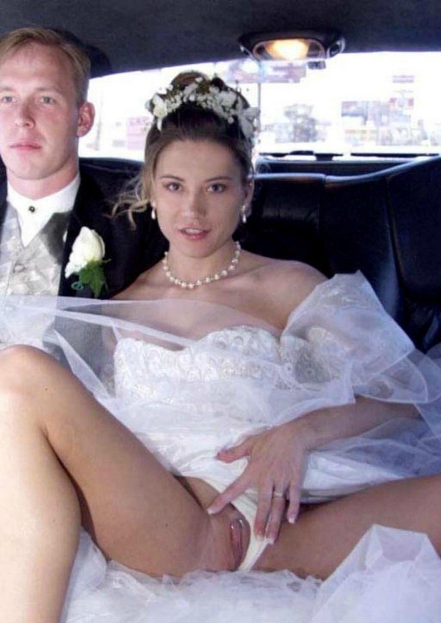 Невеста в мини платье и без трусов (61 фото)