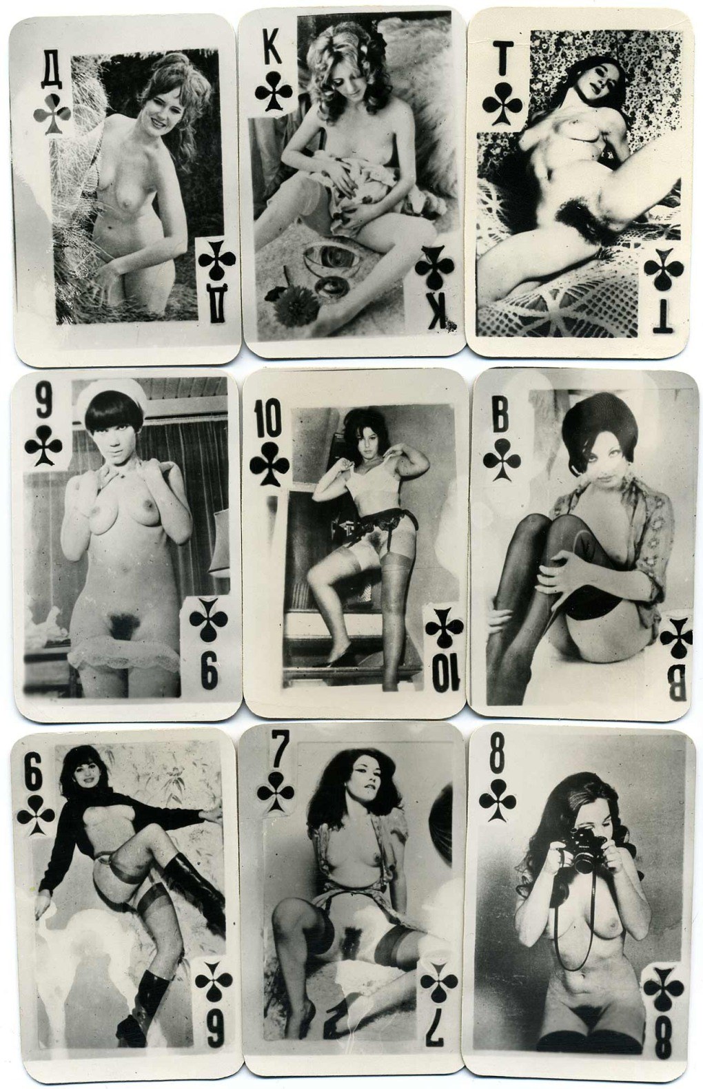 Эротические чёрно-белые игральные карты х годов - голые девушки на фоне природы.