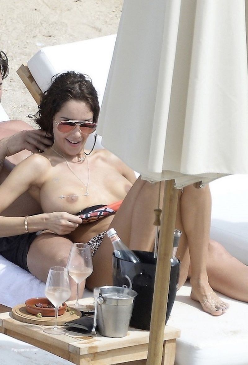 Высокие женщины с огромными сиськами