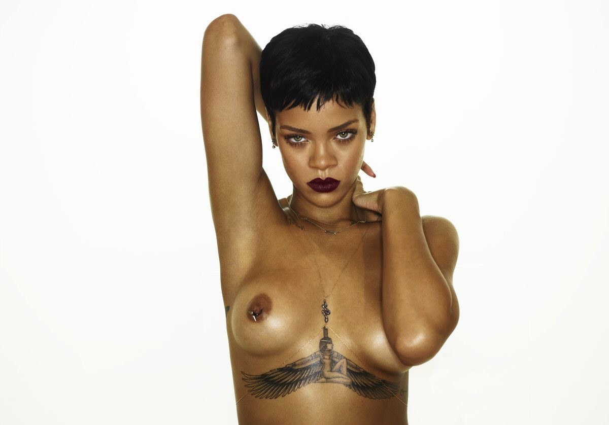 Голая Рианны слитые фото от хакеров - Rihanna iCloud