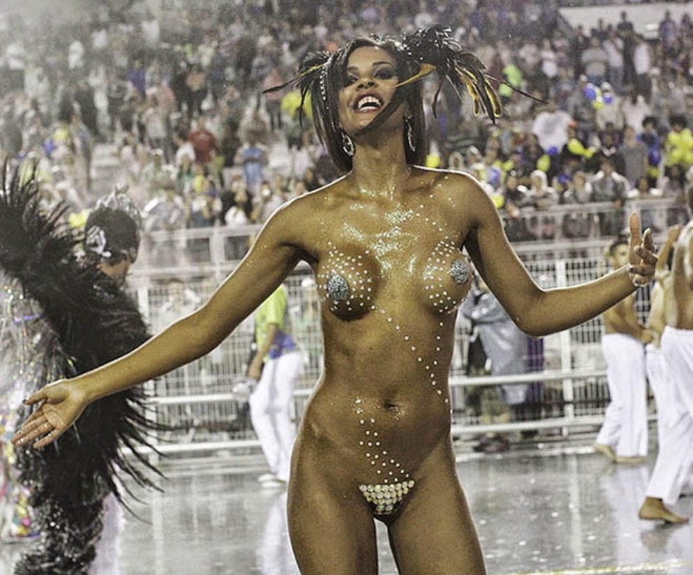Naked Вивиана Кастро. Карнавал